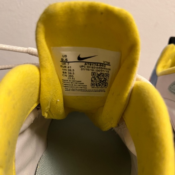 Women's Air Max 270 React “Bauhaus” Size 9.5 Women - Picture 14 of 15